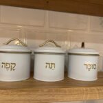 קופסאות של סוכר תה קפה