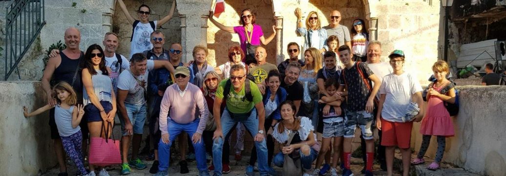 חדש בזכרון יעקב טעמים של איטליה בזכרון יעקב הצטרפו לסיור טעימות מודרך עם אינס לחוות את זכרון יעקב בדרך טעימה במיוחד! בואו להתענג על חוויה קולינרית ייחודית, שבה כל ביס הוא הרפתקה קולינרית חדשה. נצא למסע טעמים איטלקי אותנטי הכולל: טעימת פיצה איטלקית אמיתית קפה משובח יין מקומי ולבסוף נגלה את סודות הגלידה האיטלקית הסיור מלווה בפינות נסתרות וסיפורי מורשת של המושבה הציורית זיכרון יעקב, חוויה מובטחת. לפרטים והזמנות אינס 0542109209